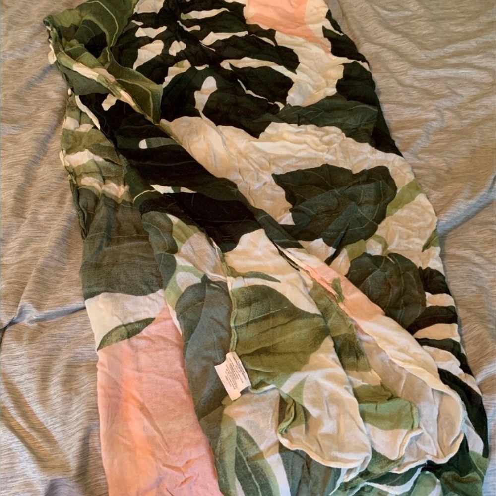 Virginia Wolf Floral Print Wrap/Scarf - Picture 12 of 13